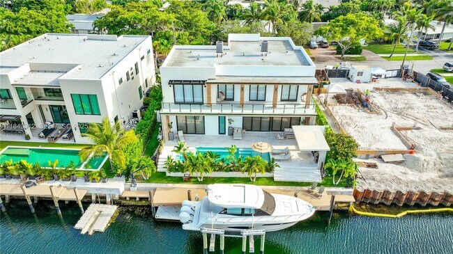 Building Photo - 2050 S Hibiscus Dr