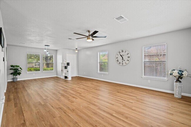 Building Photo - 2411 Glen Field Dr