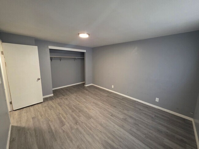 Building Photo - Ferron Rental