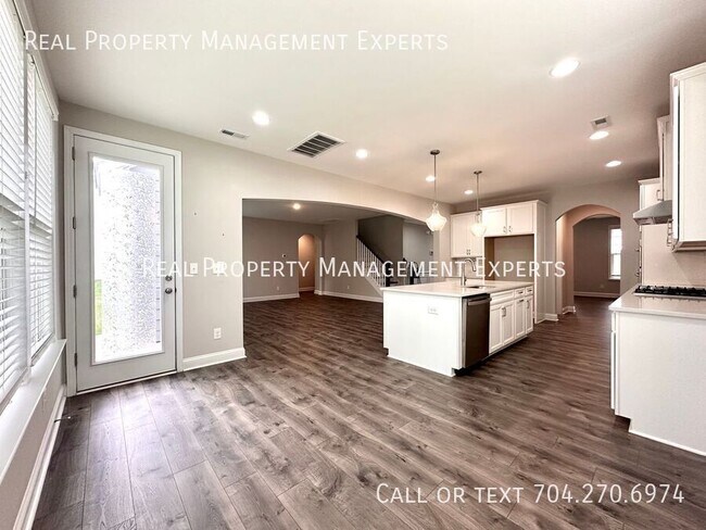 Building Photo - 10025 Fox Trotter Ln