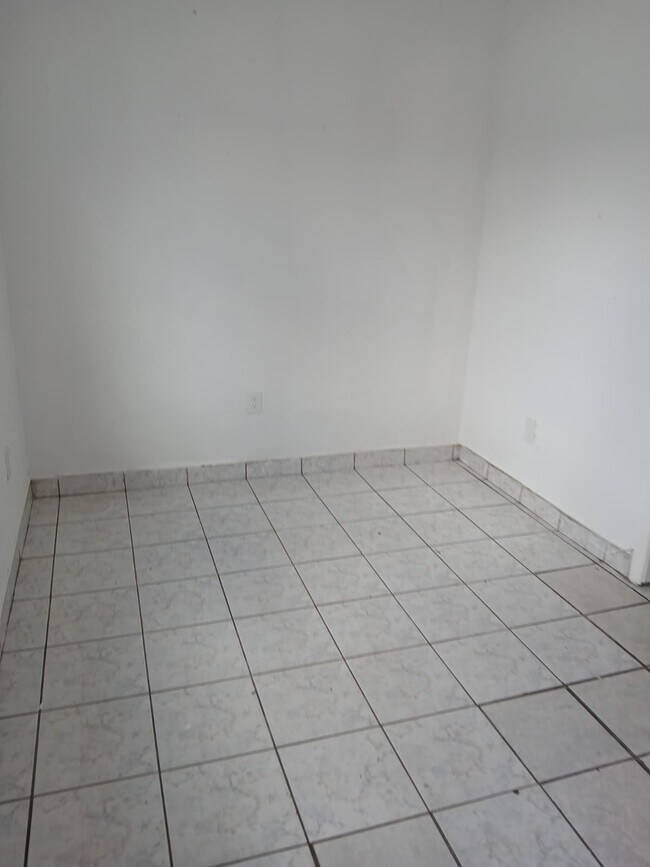 Building Photo - 625 W Ave A