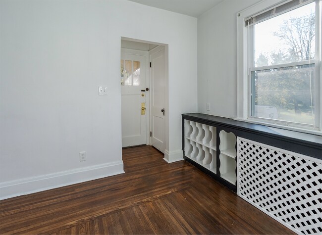 Building Photo - 184 Meadow Ave