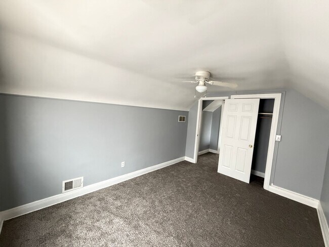 Building Photo - 206 Kenoak Dr