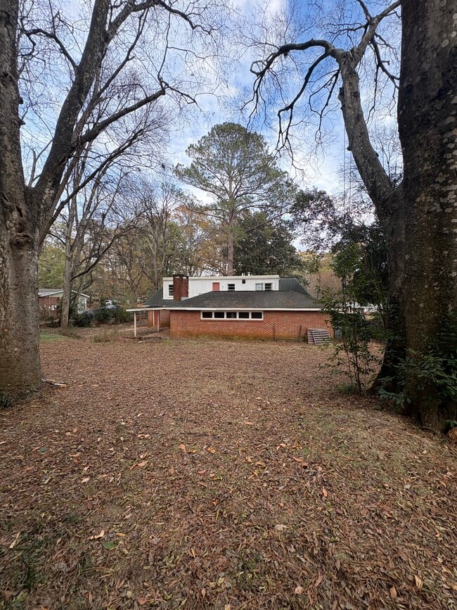 Building Photo - 913 Hillman St