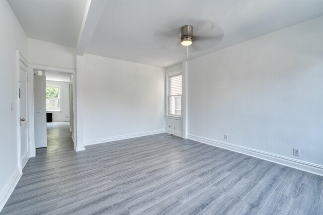Building Photo - 175 Zabriskie St
