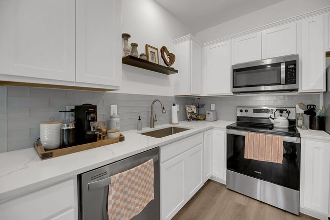 Building Photo - Gorgeous West Ashley Town home!