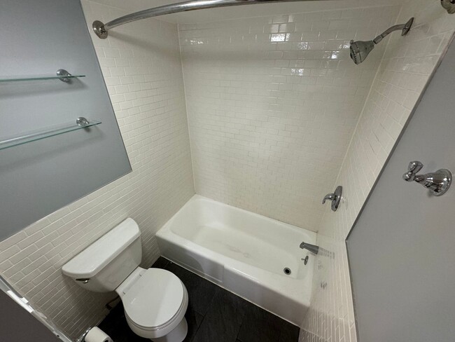 Building Photo - Spacious 2 Bed 2 Bath Condo In Vibrant The...