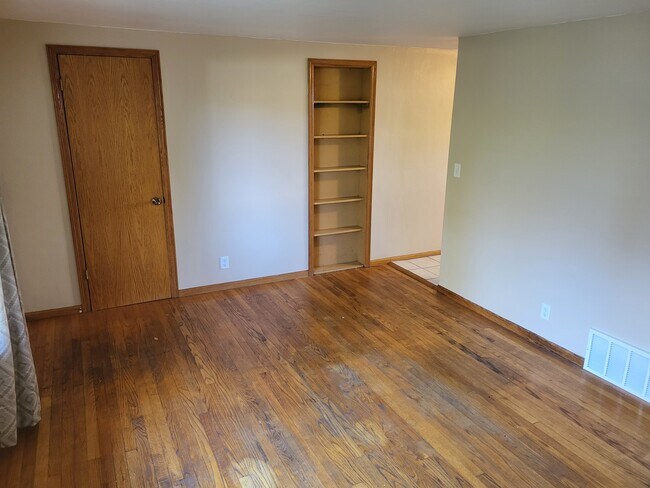 Building Photo - 6610 Carman Dr