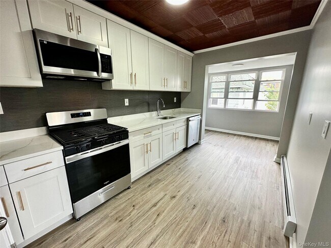 Building Photo - 213-49 39th Ave