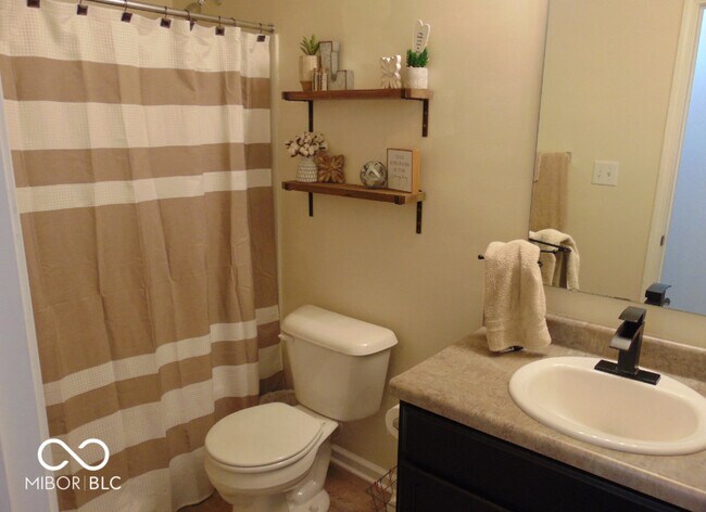 Building Photo - 10034 James Run Dr