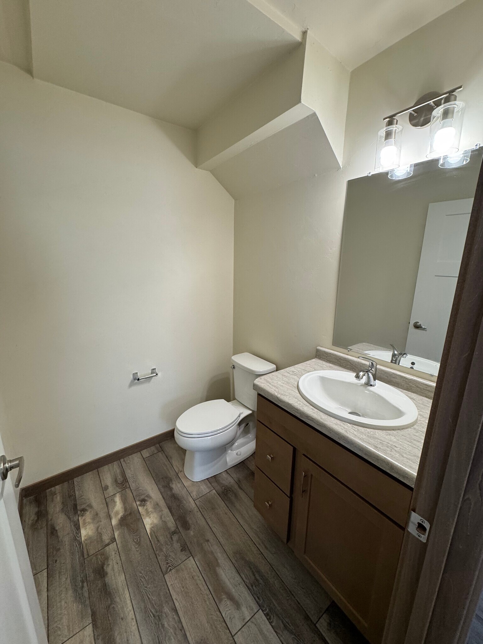 half bath - 1133 Alabama Pl