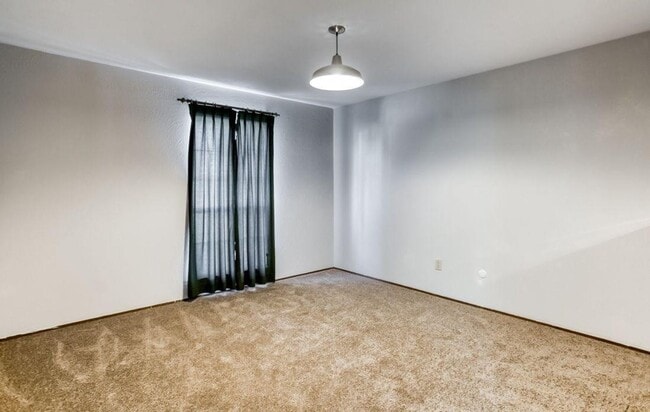 Building Photo - Location location