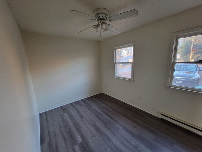 Building Photo - 2 Bedroom House