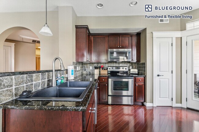 Building Photo - 3305 Summerlinn Dr