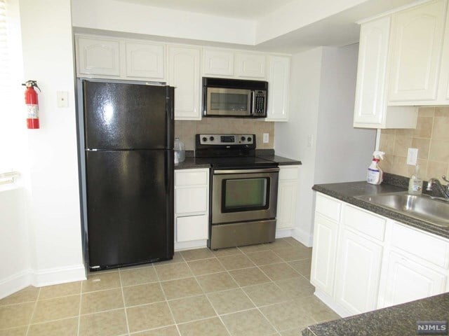 Building Photo - 320 Anderson Ave