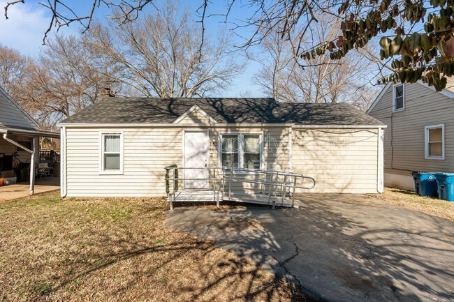 Building Photo - 161 Anistasia Dr