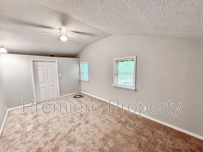 Building Photo - 11825 Roberts St