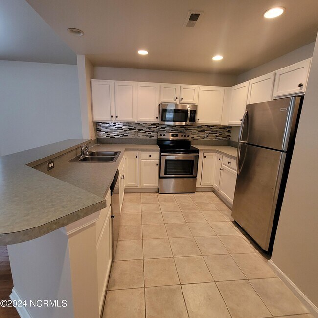 Building Photo - 7800 Cypress Island Dr