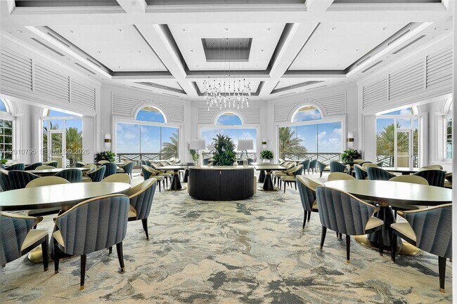 Building Photo - 16051 Collins Ave