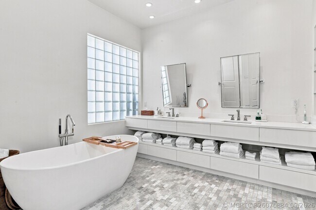 Building Photo - 14334 Stroller Way