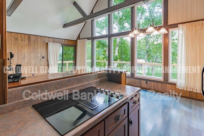 Building Photo - 165 Lakeshore Ct