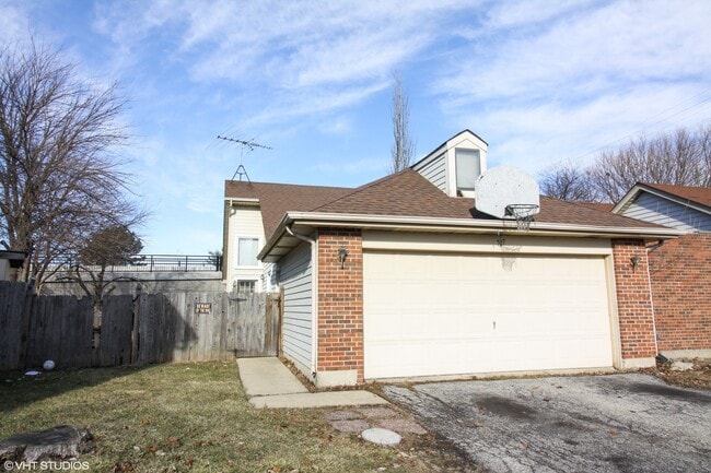 Building Photo - 707 Clearwood Ct