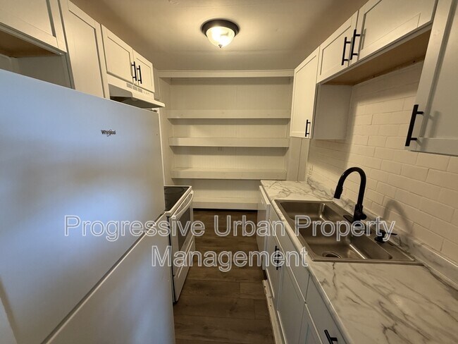 Building Photo - 3899 E 151st St