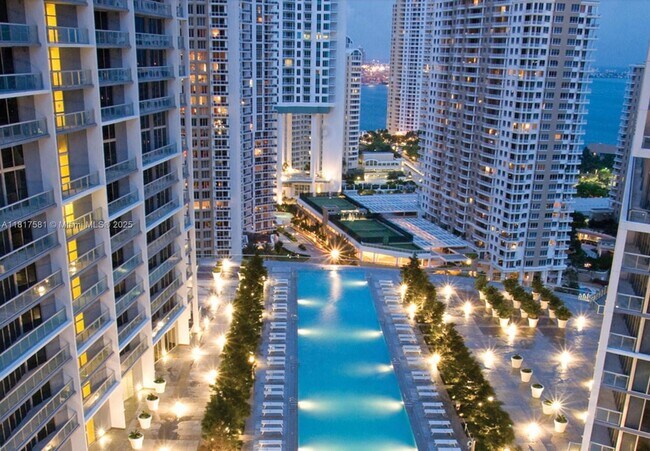 Building Photo - 495 Brickell Ave