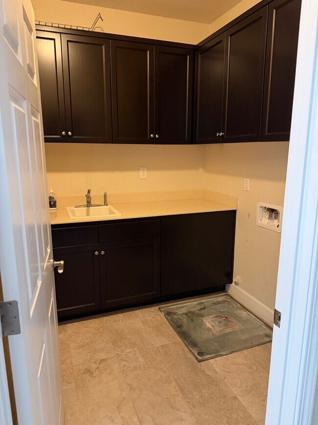 Building Photo - 4668 Lue Ln