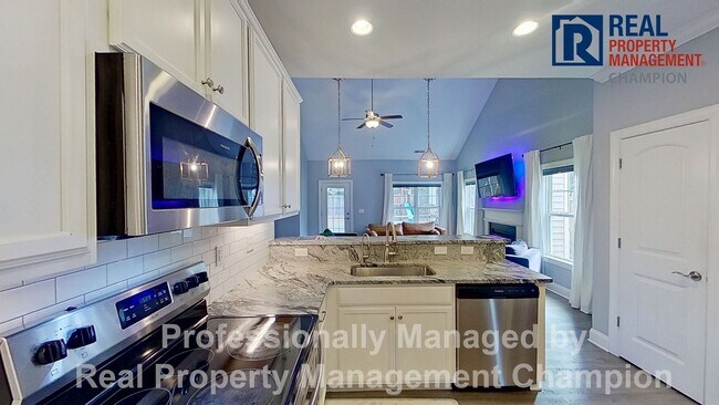 Building Photo - Immaculate 4 BD/3 BA Home w/Screened Porch and Fenced Back Yard