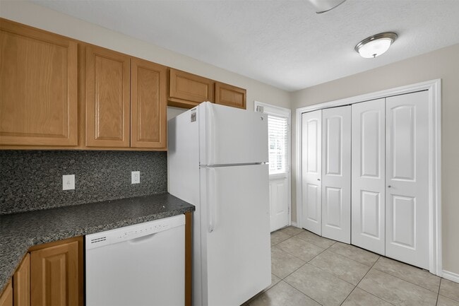 Building Photo - 167 S Bend Ct