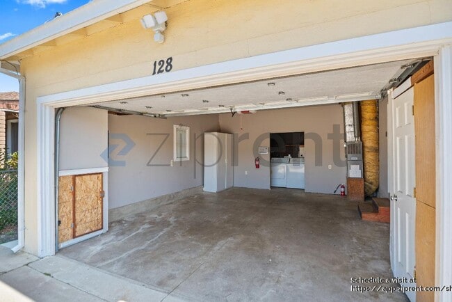 Building Photo - 128 Azalia Dr