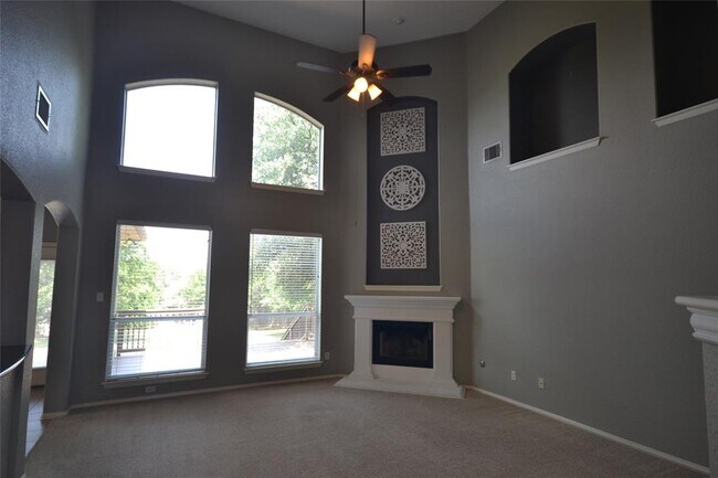 Building Photo - 1705 Lions Den