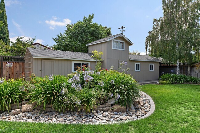 Building Photo - Spacious Single-Family Home in Great Location!