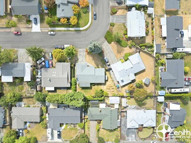 Building Photo - 12719 NE 10th Ave