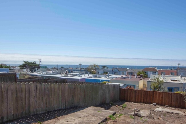 Building Photo - Stunning 2BD/1BA Contemporary Home with Pa...