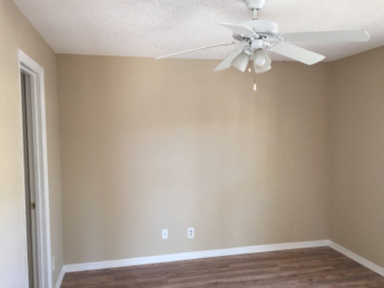 Building Photo - 1055 S Hiawassee Rd