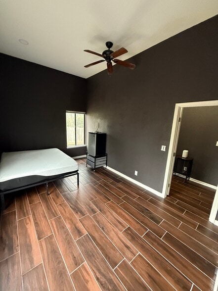 Building Photo - 9487 Dalton Way