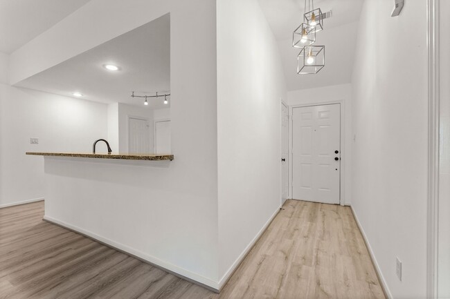 Building Photo - 351 Fantasy Ln