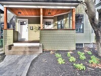 Building Photo - Renovated Apartment in Medford