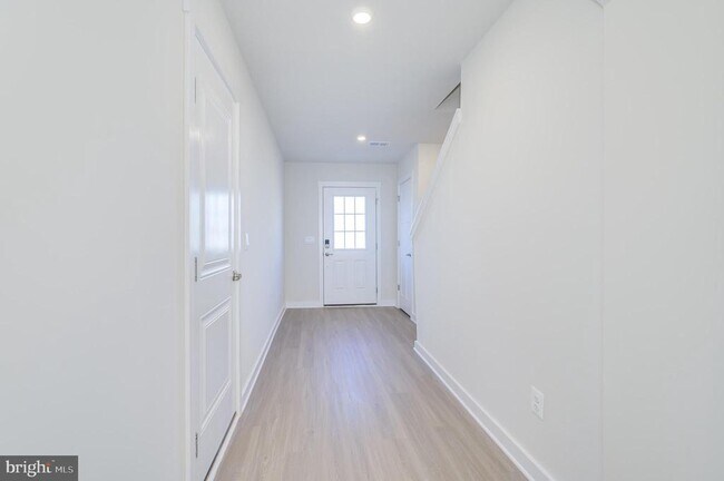 Building Photo - 14 Trotting Rd