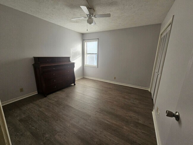 Building Photo - Courtyard II