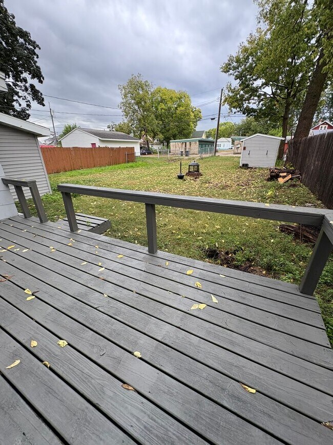 Building Photo - Charming Northside La Crosse Home