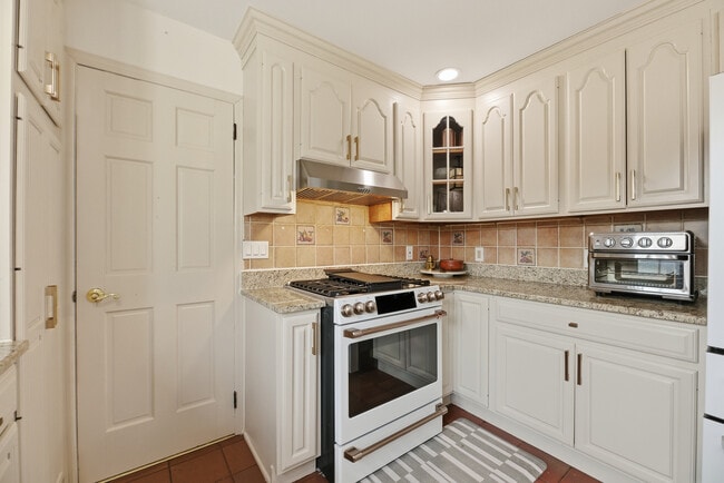 Building Photo - 150 Hankins Rd