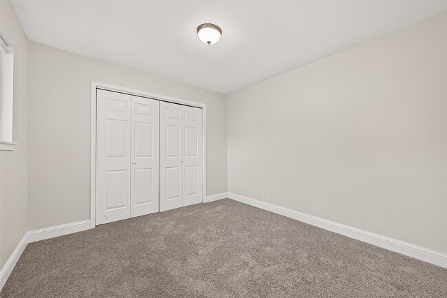 Building Photo - 509 Southern Oaks Dr
