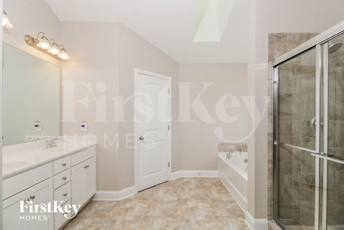 Building Photo - 4715 Romara Dr