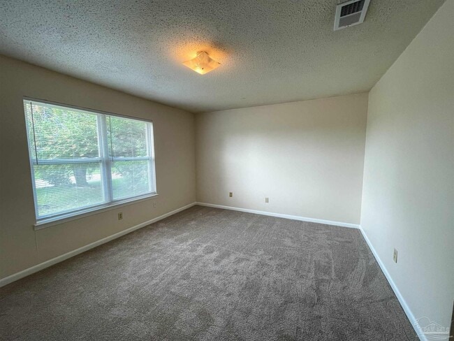 Building Photo - 3226 Santa Rosa Dr