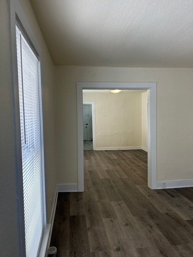 Building Photo - 815 11th St