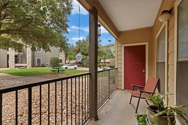 Building Photo - 2320 Gracy Farms Ln