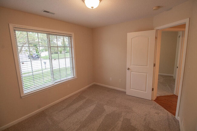 Building Photo - 7002 Madison Creek Dr